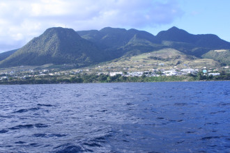 St Kitts et vue de Nevis